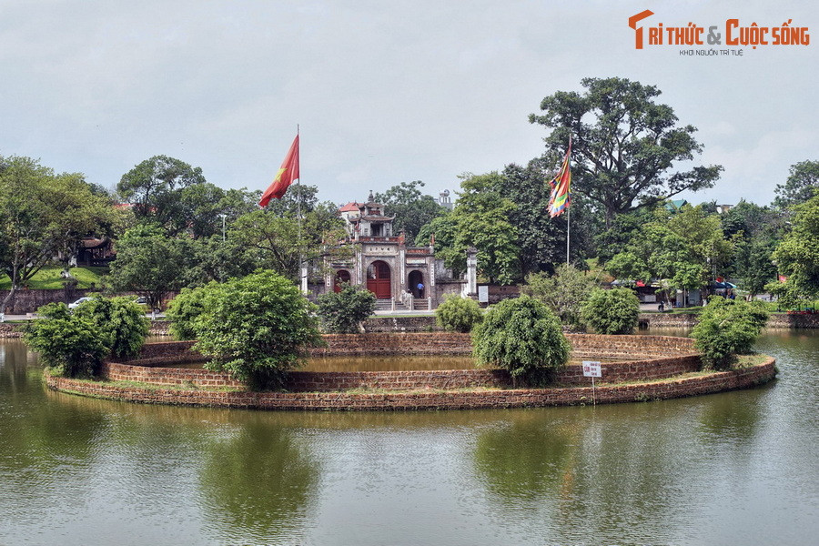 3. Nằm ở trung tâm thành Cổ Loa (huyện Đông Anh, TP Hà Nội), đền Thượng hay đền thờ An Dương Vương gắn với một truyền thuyết về loài rồng được lưu truyền hàng ngàn năm qua.