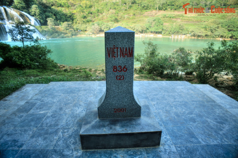 Cách đây không lâu, tờ South China Morning Post có trụ sở ở Hồng Kông đã đưa thác nước nổi tiếng này vào danh sách những đường biên giới quốc tế hấp dẫn nhất thế giới.