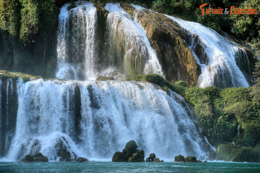 Trong những năm gần đây, khu vực quanh thác Bản Giốc đã được đầu tư phát triển cơ sở hạ tầng để trở thành một trung tâm du lịch lớn của tỉnh Cao Bằng và khu vực miền núi phía Bắc.