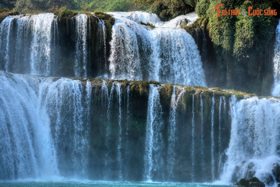 Theo đánh giá của các trang web du lịch, thác Bản Giốc là một trong những thác nước kỳ vĩ, đáng ghé thăm nhất trên thế giới, là một địa điểm mà những người mê khám phá thiên nhiên nên ghé thăm ít nhất một lần trong đời.