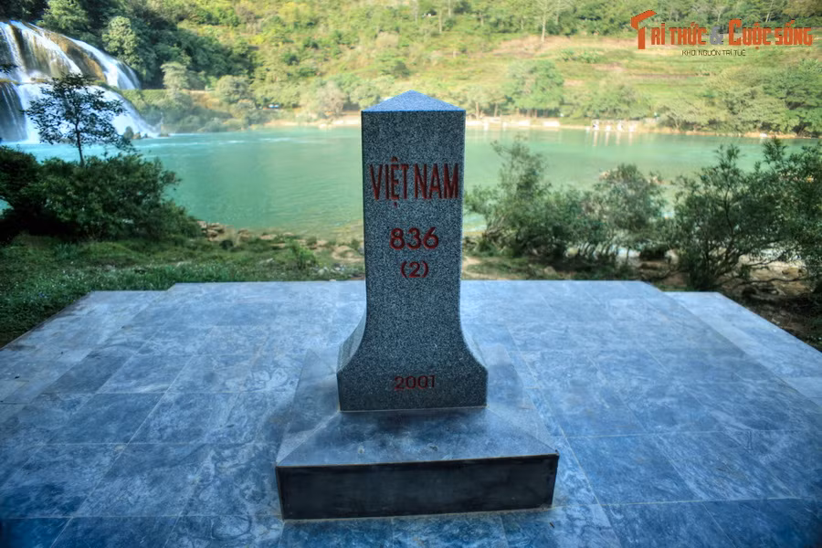 Cách đây không lâu, tờ South China Morning Post có trụ sở ở Hồng Kông đã đưa thác nước nổi tiếng này vào danh sách những đường biên giới quốc tế hấp dẫn nhất thế giới.