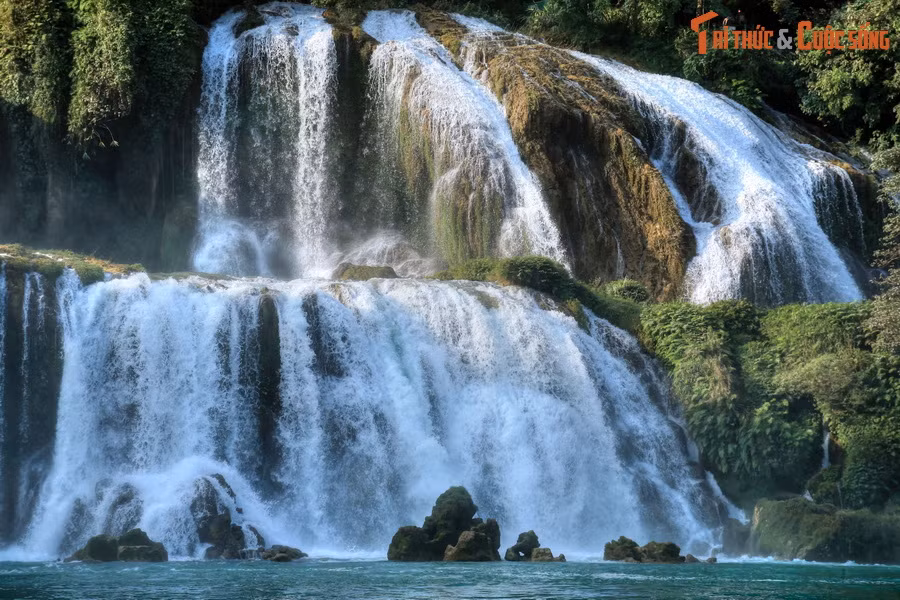 Trong những năm gần đây, khu vực quanh thác Bản Giốc đã được đầu tư phát triển cơ sở hạ tầng để trở thành một trung tâm du lịch lớn của tỉnh Cao Bằng và khu vực miền núi phía Bắc.