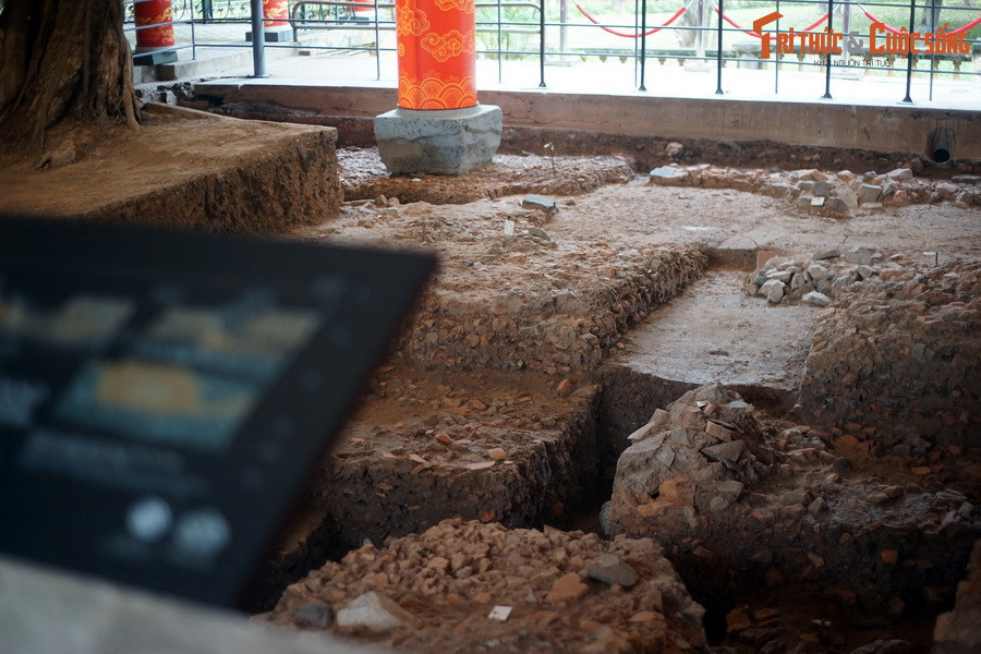 Để phát huy giá trị di tích, Trung tâm Bảo tồn di sản Thăng Long – Hà Nội đã phối hợp với viện Khảo cổ học lựa chọn để trưng bày tại chỗ hai hố khai quật tiêu biểu, phản ánh chân xác và sinh động dấu tích của tòa chính điện Kính Thiên thời Hậu Lê.