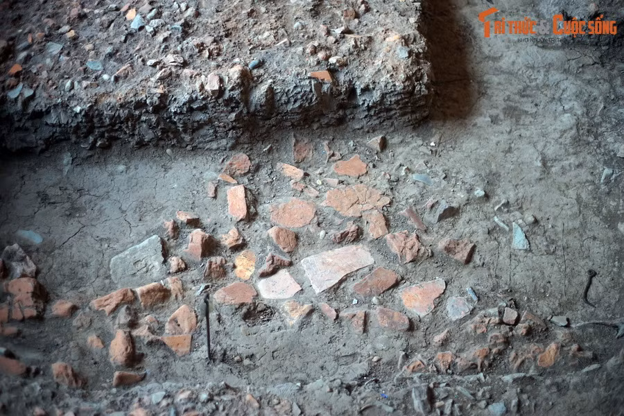 Về cơ bản, cuộc khai quật đã cung cấp hai thông tin quan trọng: Cấu trúc và mặt bằng nền móng của chính điện Kính Thiên thời Lê sơ và thời Lê Trung hưng.