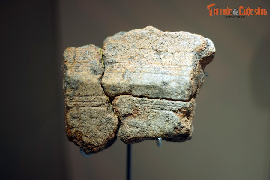 Ngoài Luy Lâu, một số mảnh khuôn đúc trống đồng cũng được phát hiện tại di tích Mon Hong Hor ở Thái Lan vào năm 2010-2011. Dù vậy, di tích Luy Lâu là nơi duy nhất trên thế giới lưu giữ các mảnh khuôn trống đồng với số lượng lớn và được nghiên cứu đầy đủ.