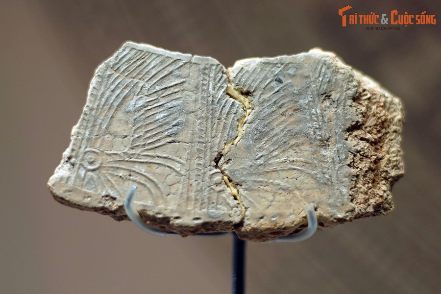 Vào năm 1998, nhà khảo cổ học Nhật Bản Nishimura Masanari đã phát hiện ra một mảnh khuôn đúc trống đồng đầu tiên tại di tích Luy Lâu (Thuận Thành, Bắc Ninh), nơi từng là trụ sở của quận Giao Chỉ thời Bắc thuộc, đồng thời là trung tâm kinh tế, văn hóa, tôn giáo của Việt Nam trong 10 thế kỷ đầu Công nguyên.