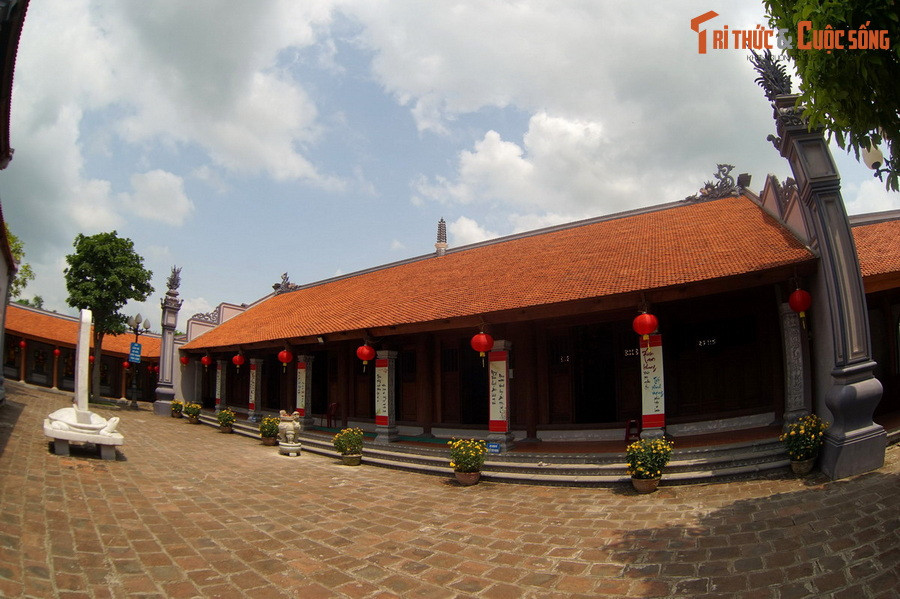 Do chiến tranh và thiên tai, vào thế kỷ 20 chùa Hoằng Phúc đã trở thành phế tích. Năm 2014, chùa được khởi công xây mới, hoàn thành vào năm 2016.