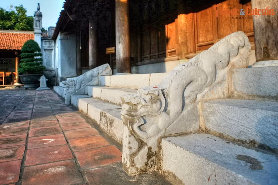  Hình tượng rồng trên lan can bằng đá của chùa Dâu (Thuận Thành, Bắc Ninh). Với gần 2.000 năm lịch sử, chùa Dâu chính là ngôi chùa lâu đời nhất Việt Nam.