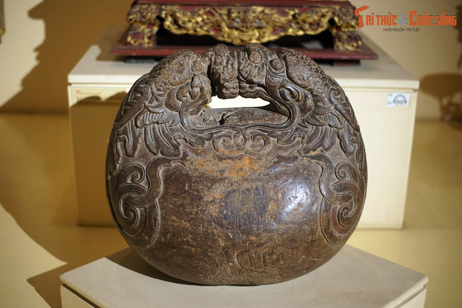 Mõ có quai rồng chầu bằng gỗ sơn son thếp vàng, triều Nguyễn, thế kỷ 19, đầu thế kỷ 20.