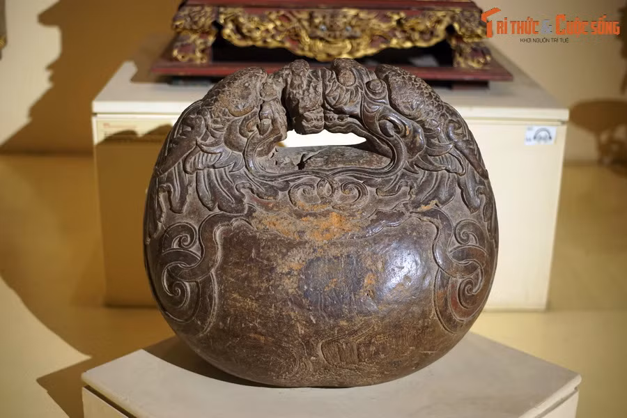 Mõ có quai rồng chầu bằng gỗ sơn son thếp vàng, triều Nguyễn, thế kỷ 19, đầu thế kỷ 20.