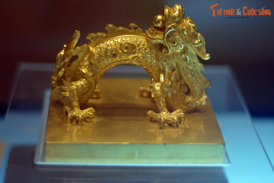 Ấn "Quốc gia tín bảo" bằng vàng, thời Nguyễn, niên hiệu Gia Long (1802-1820).