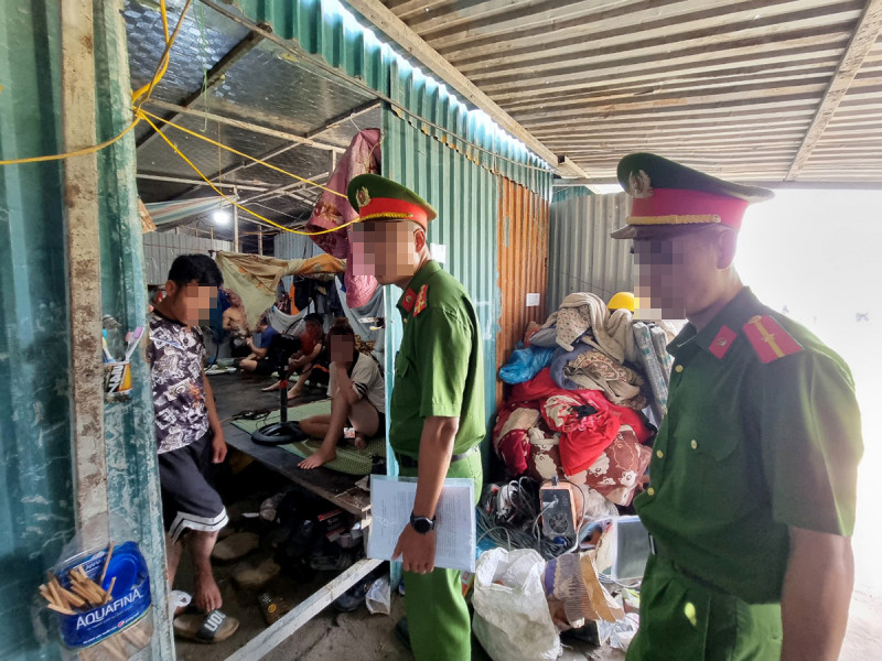 Hon 40 doi tuong tren cong truong xay dung duong tinh voi ma tuy