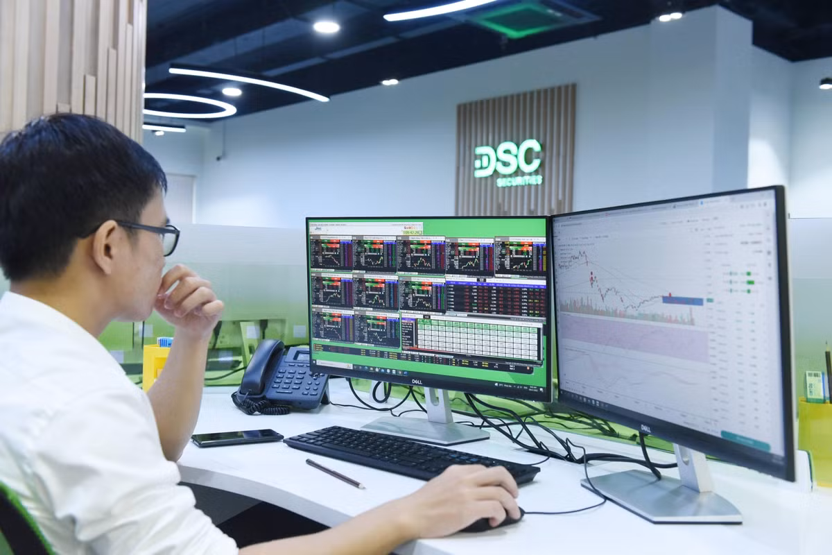 Chứng khoán DSC: Thổi phòng vốn thần tốc, kinh doanh giảm Chung khoan DSC: Thoi phong von than toc, kinh doanh giam