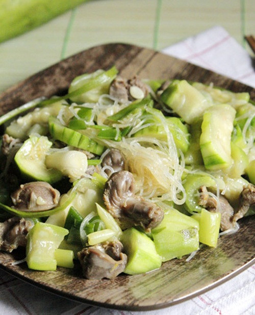 Ngoài ra, với nguyên liệu là mướp hương, bạn cũng có thể chế biến các món khác vô cùng dễ ăn và bổ dưỡng như mướp xào mề gà.