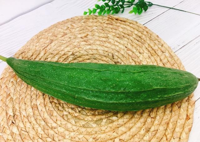 Là một loại rau quả phổ biến vào mùa hè, mướp rất giàu vitamin B và vitamin C. Bạn đọc nào hay chăm sóc da chắc đã dùng nước mướp để đắp mặt, nếu không muốn dùng mặt nạ mướp thì ăn mướp cũng có tác dụng làm trắng da, dưỡng da rất tốt.