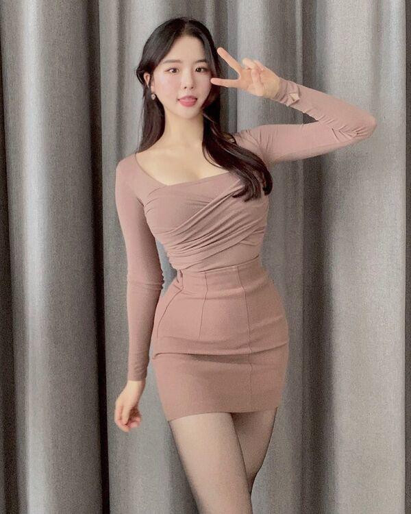 Cô nàng thường xuất hiện với vẻ vô cùng nóng bỏng khi chụp ảnh sản phẩm hay tạp chí.