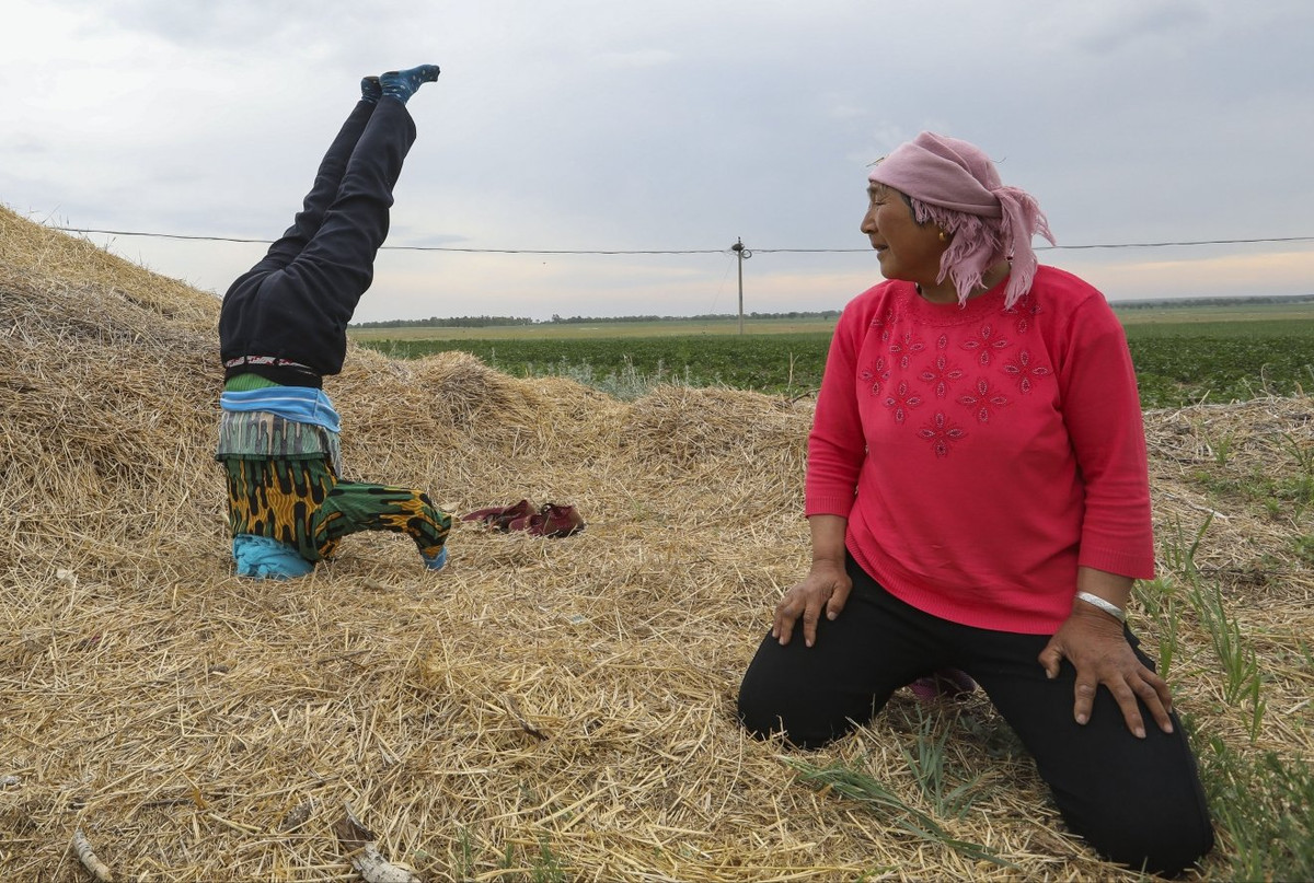 Người dân thôn Ngọc Cẩu Lương tập yoga thường xuyên nên rất khỏe mạnh, dẻo dai.
