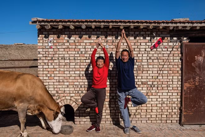 Mới đây, phóng viên trang Sina, một phóng viên có thâm niên tập yoga mới đây đã ghé thăm thôn làng Ngọc Cẩu Lương để tìm hiểu cặn kẽ.