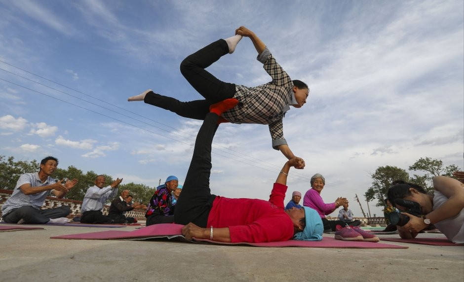 Đây cũng là nơi có nhiều người sống thọ nhất Trung Quốc. Tuổi thọ trung bình của thôn Ngọc Cẩu Lương rất cao, lên đến gần 70 tuổi, khiến mọi không khỏi ngưỡng mộ. Tất cả là nhờ mọi người chăm chỉ tập yoga.