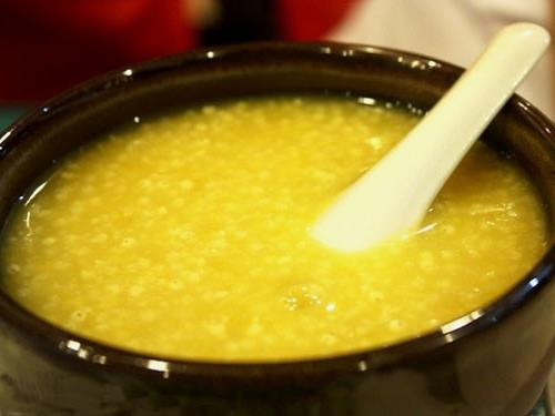  Món cháo hoàng kim rất dễ nấu phải không nào? Hãy học để nấu cho chồng bạn ăn sáng. Đàn ông mỗi ngày ăn một bát cháo hạt kê sẽ kiện tỳ, bổ thận hơn nhiều.