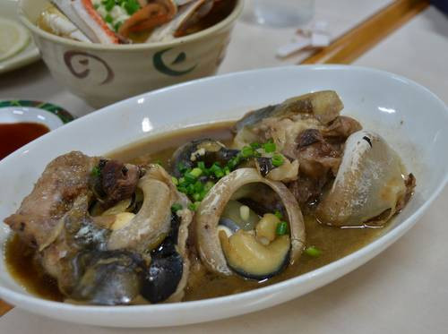 Ở một số địa phương, người ta cho rằng ăn mắt cá ngừ rất rốt cho những người thị lực yếu hoặc mắc các bệnh về mắt.