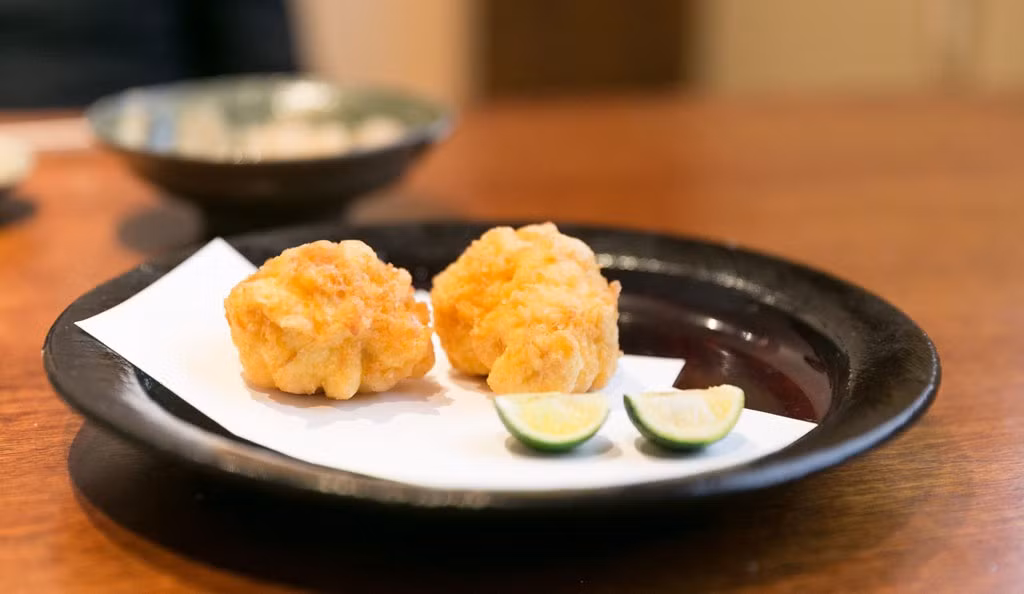 Theo nhiều chuyên gia ẩm thực, hương vị và kết cấu của shirako giống như phô mai kem chảy.