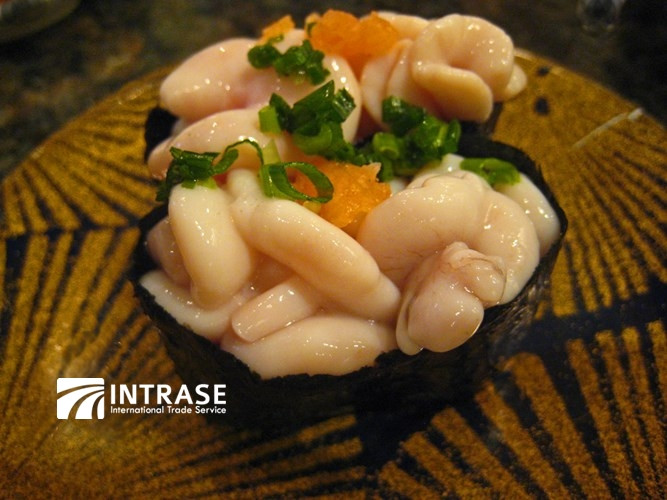 Nhiều người đã quen ăn shirako sẽ chọn cách ăn sống, kèm với hành lá và chanh, đồ chấm.