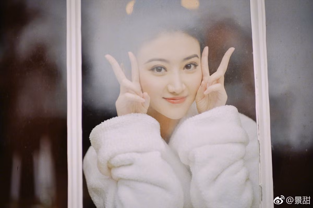 Theo nữ minh tinh, thức ăn phong phú, dinh dưỡng cân đối là chìa khóa để giảm cân khỏe mạnh.