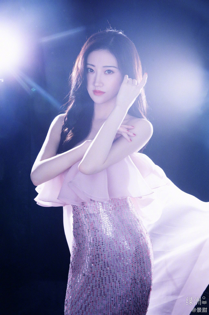 Để đảm bảo vóc dáng của mình, sau mỗi ngày quay, Cảnh Điềm phải chạy bộ cả tiếng mới dám ngủ.