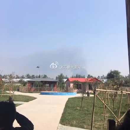 Theo thông tin ban đầu, vụ tai nạn không gây thiệt hại về người trên mặt đất, trong khi phi công cũng kịp bung dù thoát ra ngoài an toàn.