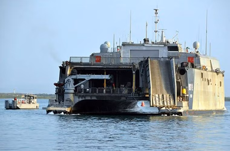 Từ năm 2015, Công ty Nạo vét biển Quốc gia UAE điều hành chiếc tàu này. Sau đó được cho là Hải quân UAE cũng tham gia vào việc sử dụng chiếc tàu. Ngày 30/9/2016, tàu bị đánh chìm ngoài khơi Yemen.