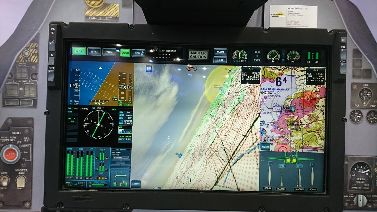 Buồng lái máy bay F-15 sẽ chỉ còn một màn hình lớn hiển thị mọi thông số kèm với radar. Nguồn ảnh: Bmpd