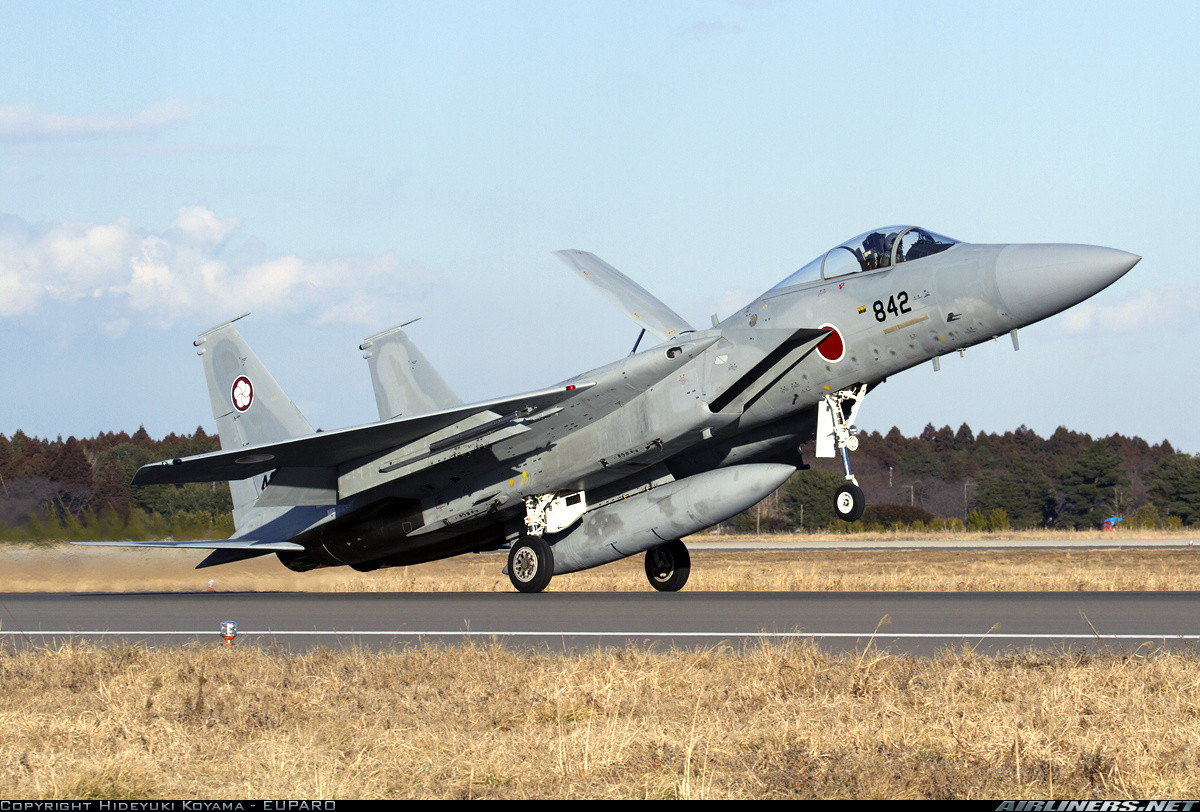 Hiện JASDF có trong tay 223 máy bay tiêm kích F-15 gồm hai phiên bản: F-15J một chỗ ngồi và F-15DJ hai chỗ ngồi chuyên dùng cho nhiệm vụ chiếm ưu thế trên không. Nguồn ảnh: Airliners.net