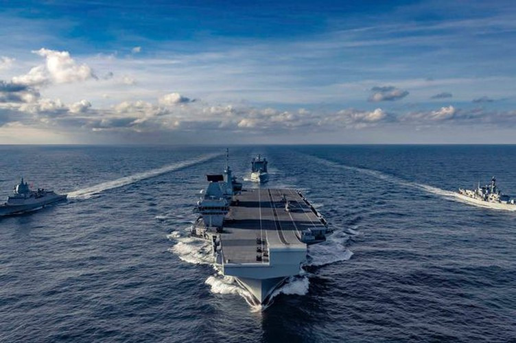 Bộ trưởng Quốc phòng Anh, ông Ben Wallace mới đây bất ngờ tuyên bố rằng hạm đội Hải quân Hoàng gia triển khai gần biên giới Iran đã sẵn sàng tấn công vào nước Cộng hòa Hồi giáo.