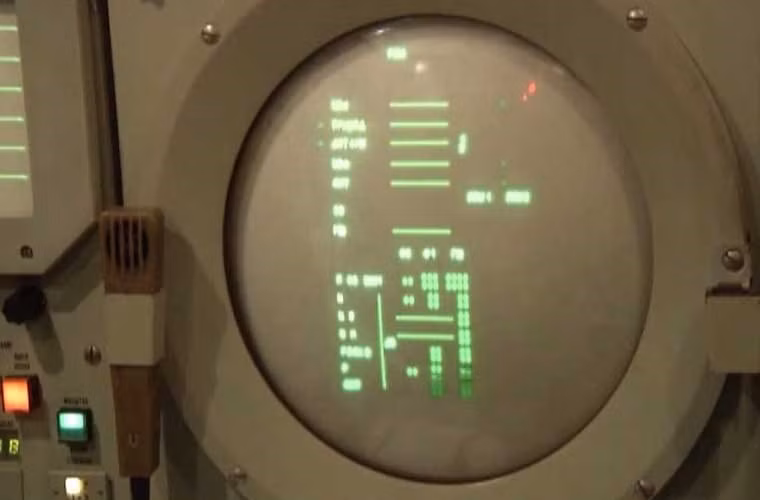 30N6E là radar mạng pha 3D làm nhiệm vụ theo dõi mục tiêu, dẫn hướng cho tên lửa tấn công mục tiêu. Nó có thể theo dõi đồng thời 100 mục tiêu ở cự ly 300 km, độ cao tối đa 30 km.