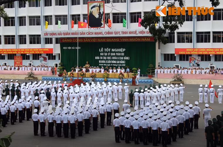 Quang cảnh buổi Lễ tốt nghiệp cho các khóa học viên đào tạo cấp phân đội bậc đại học, cao đẳng và liên thông cao đẳng tại Học viện Hải quân 2016.