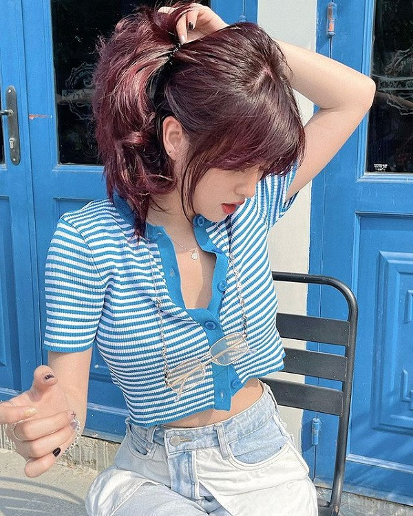 Bên cạnh việc nhận được nhiều lời khen về vẻ sexy, những người đẹp này nhận không ít bình luận tiêu cực. Đa số cư dân mạng đều cho rằng cách ăn mặc này không khác gì cổ xúy cho vấn nạn body – shaming ngày càng nở rộ.