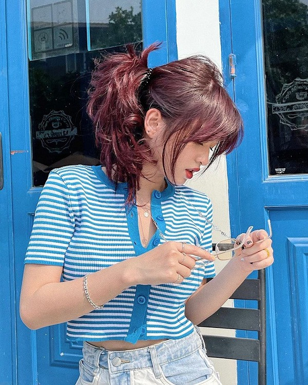 Dạo một vòng các trang mạng xã hội, không khó để thấy nhiều người đẹp bắt trend ăn mặc “gợi cảm hóa” trang phục trẻ em, biến chúng thành phương tiện phô diễn body hấp dẫn.