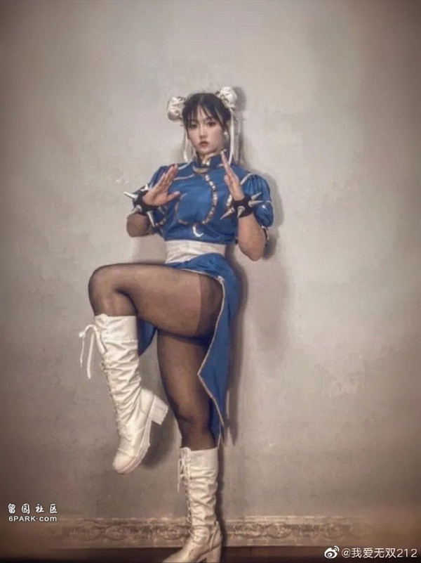 Một trong những điểm đáng tự hào trên cô gái này là đôi chân cơ bắp. Ngay cả nam giới tập thể hình lâu năm nhìn vào cũng cảm thấy ghen tị.