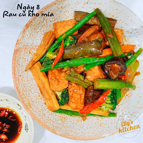 Elly Trần chủ yếu sử dụng các chế phẩm từ đậu nành và rau củ. Còn có cơm trắng, các món nước như bún, miến, phở nấu kèm rau củ. Ăn thêm nhiều trái cây nhằm bổ sung vitamin và khoáng chất.