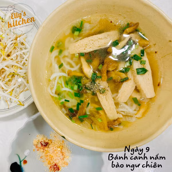 Khi chế biến đồ chay, hotmom không kiêng ngũ vị tân. Theo cô, một số gia vị chứa nhiều hoạt chất giúp tăng sức đề kháng cần thiết cho cơ thể. Ngoài ra, Elly Trần thích ăn đậm vị nên thường khéo léo kết hợp nước mắm chay và hạt nêm chay sao cho bắt vị nhất.