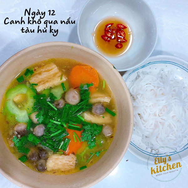 Những mâm cơm nhà của Elly Trần được cô chia sẻ trên facebook khiến ai nhìn cũng xuýt xoa bởi màu sắc bắt mắt, trình bày đẹp và đậm phong cách truyền thống. Ảnh: FB Elly's Kitchen.