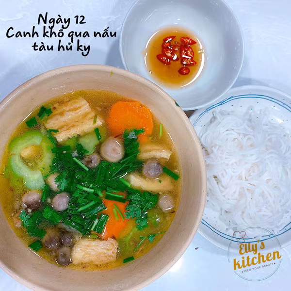 Những mâm cơm nhà của Elly Trần được cô chia sẻ trên facebook khiến ai nhìn cũng xuýt xoa bởi màu sắc bắt mắt, trình bày đẹp và đậm phong cách truyền thống. Ảnh: FB Elly's Kitchen.