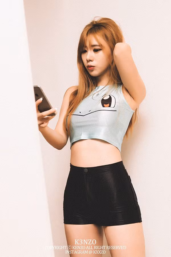 Thiết kế từng tạo trend, khiến hàng loạt hotgirl mạng đặt hàng để sở hữu chiếc áo giúp khoe vóc dáng gợi cảm, eo thon cùng vẻ nhí nhảnh, đáng yêu.