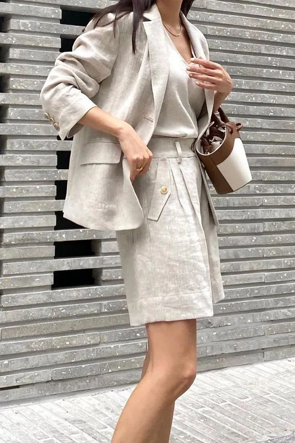 Nếu theo đuổi phong cách retro, bạn gái nên chọn “quần của bố” chất liệu vải cotton.