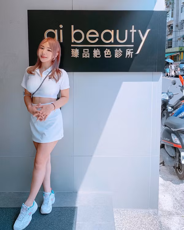 Khi biến túi xách thành món đồ tôn dáng, bạn gái cũng cần lưu ý đến trang phục tổng thể.