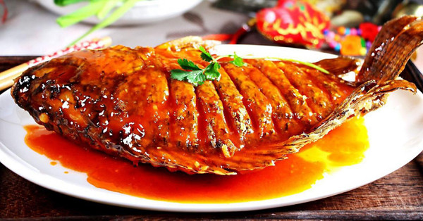 Để tốt cho sức khỏe, Hiệp hội Tim mạch Mỹ (AHA) cũng đưa ra khuyến nghị nên ăn cá ít nhất 2 lần một tuần để tận dụng nguồn omega – 3 tốt cho tim mạch trong chúng. Dù vậy, khi chế biến bạn cần đặc biệt chú ý loại bỏ 4 bộ phận cực độc ở cá kẻo ăn nhiều khiến “tiền mất tật mang”.