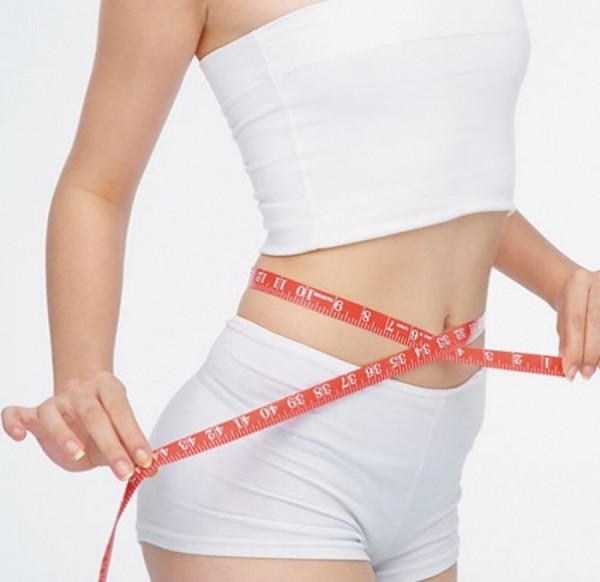 Làm được điều này là nhờ các chất trong gừng có khả năng thẩm thấu qua da, thúc đẩy lưu thông máu, tăng cường trao đổi chất. Từ đó, lượng mỡ ở bụng sẽ được “giải phóng”. Mặt khác độ ẩm cơ thể cân đối sẽ tác động khiến quá trình tích mỡ không còn diễn ra mạnh mẽ như trước. Ảnh: Internet.