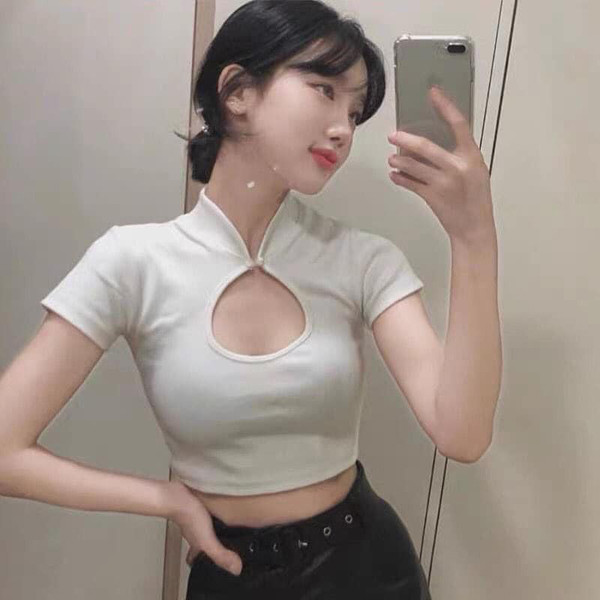 Nhìn chung, thiết kế sáng tạo song không phải ai cũng mặc đẹp. Tùy thuộc vào cách phối đồ mà người được khen sexy trong khi người bị “ném đá” khoe thân quá đà.