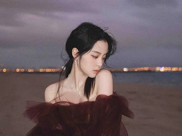 Phụ nữ thích đàn ông to cao, dũng mãnh trong khi nam giới lại thích phụ nữ nhỏ nhắn, dịu dàng. Tuýp phụ nữ như vậy thường khơi gợi mong muốn bảo vệ của nam giới.